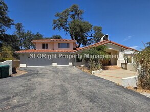Building Photo - AVAILABLE NOW - 3 Bed/2.5 Bath Atascadero Home expansive property