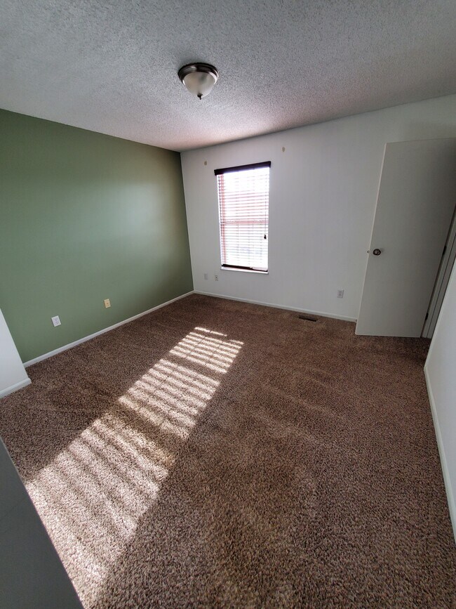 Building Photo - 1695 Ridgebury Dr