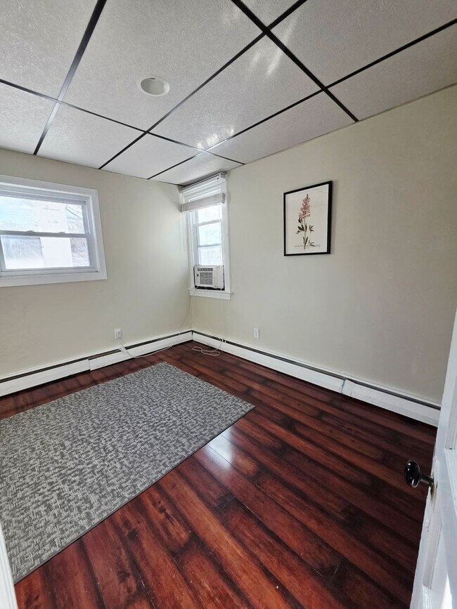 Building Photo - 20 Walnut St