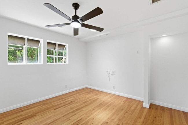 Building Photo - 12334 Moorpark St