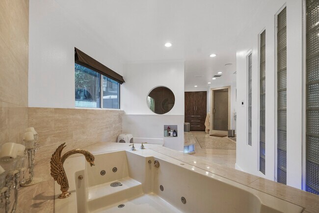 Building Photo - 3511 Berry Dr