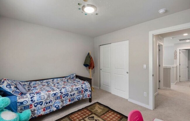 Building Photo - Modern 4-Bed Home in Northshore School District with A/C