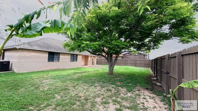 Building Photo - 1587 Pinion Dr
