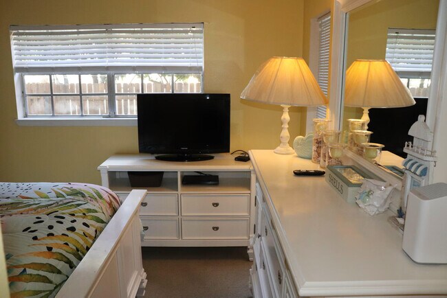 Building Photo - 375 Bluefish Dr