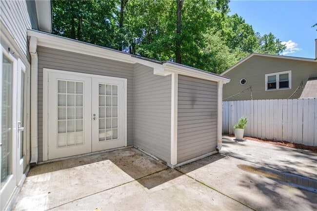 Building Photo - 2992 Crosswycke Forest Dr