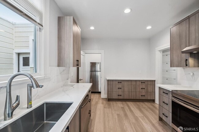 Building Photo - 487 18th Ave