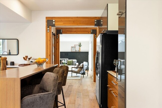 Building Photo - Open Concept Historic Home in Downtown Boz...