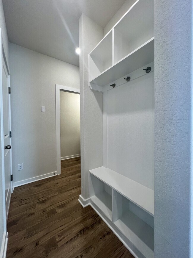 Building Photo - 14438 Inspiration Pt