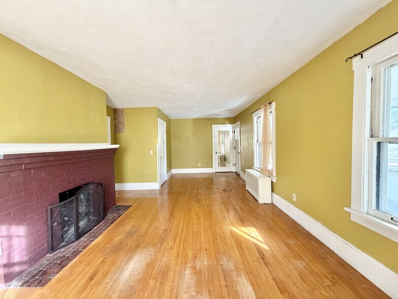 Building Photo - 715 Bushnell St