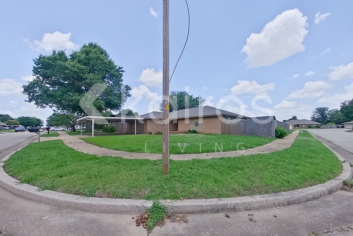 Building Photo - 2501 SW 91st St