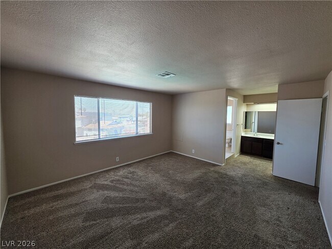 Building Photo - 1745 Mt Hood St