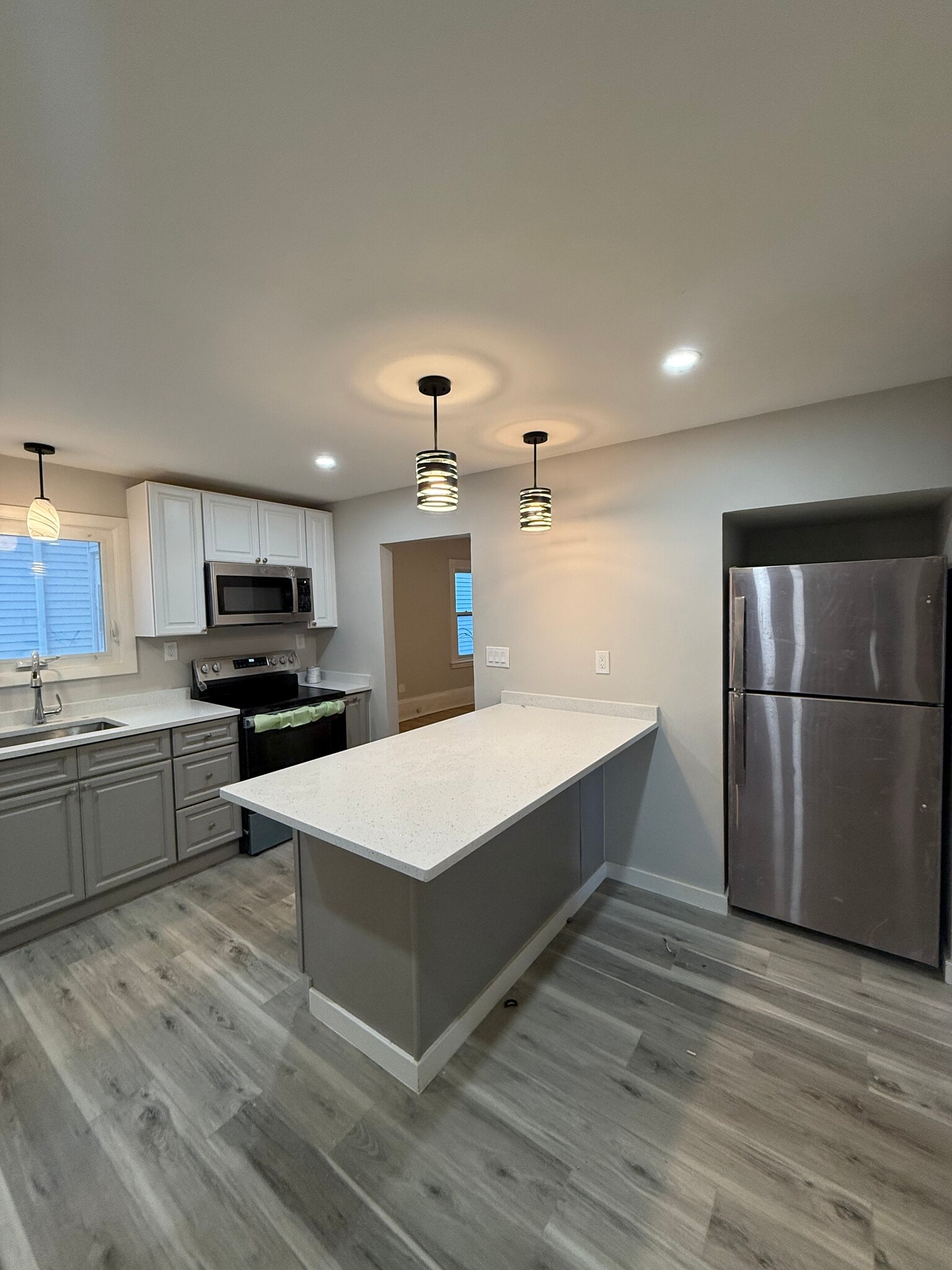 Building Photo - 13 Gladstone St