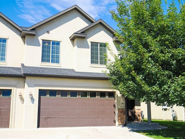 Primary Photo - Beautiful 3-Bed, 2-Bath Townhome in Americ...