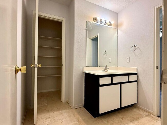 Building Photo - 5023 Natchez Ridge Ct