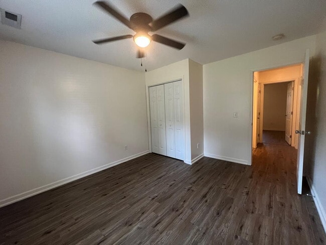 Building Photo - 3290 Valencia Dr