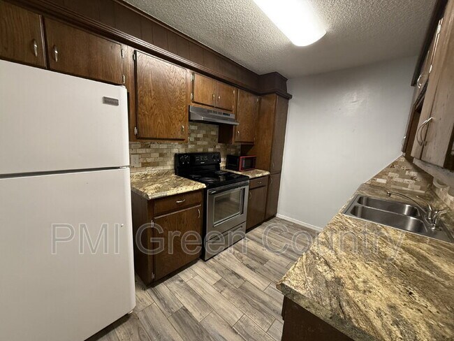 Building Photo - 322 W Quantico St