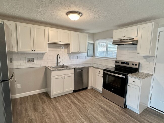 Building Photo - 4421 Primrose Ln