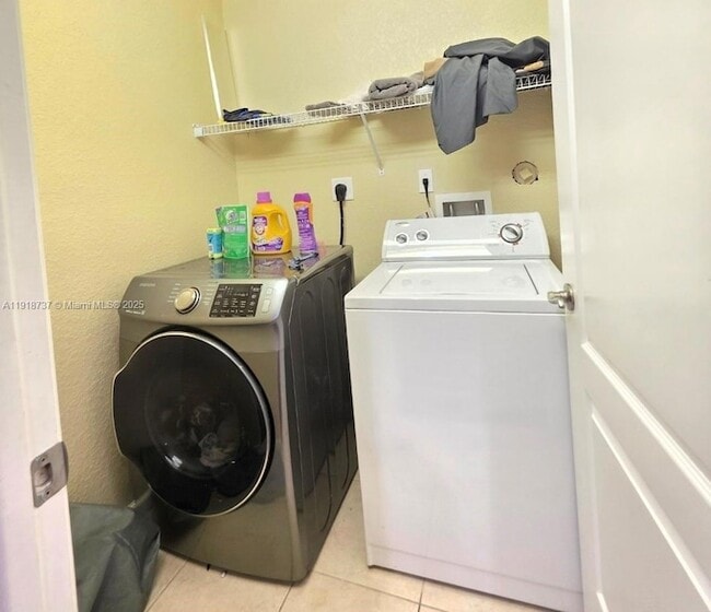 Building Photo - 2612 SW 81st Terrace