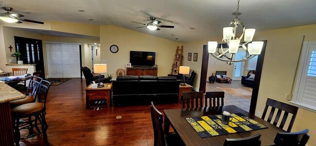 Building Photo - Nicely updated home in 45+ Active Adult Community of Leisure World. Available April 1st, 2026 to ...