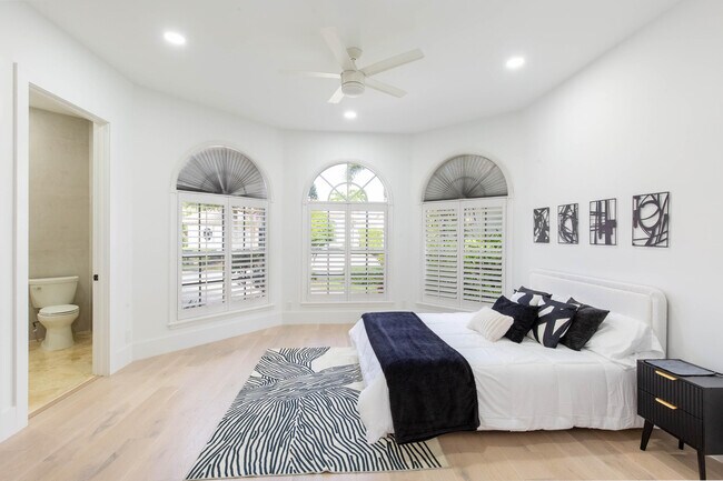 Building Photo - 2443 Players Ct