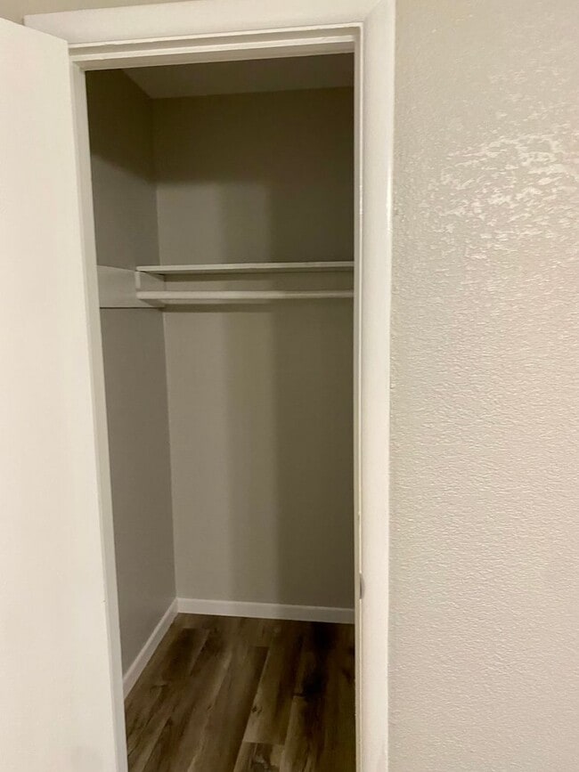 Building Photo - 3/1/1 Ready April 1