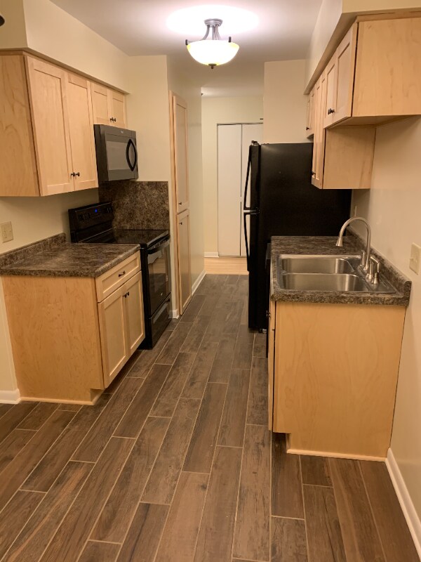 Building Photo - 689 Snelling Ave S