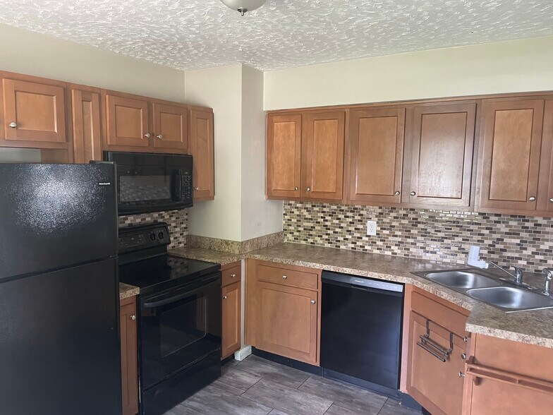 Building Photo - 622 Harris Plz