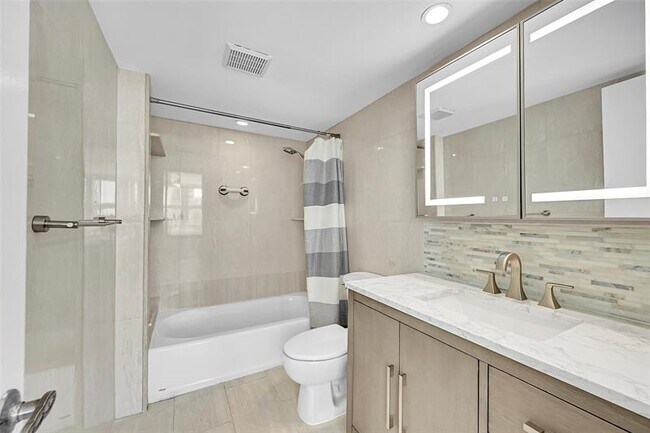 Building Photo - 525 N Ocean Blvd