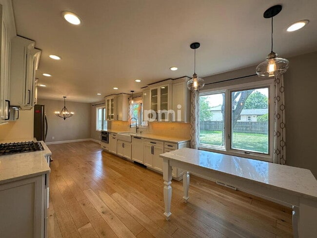 Building Photo - 9604 Walnut Dr