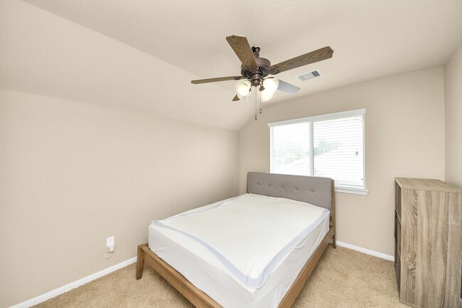 Building Photo - 8428 Willow Loch Dr