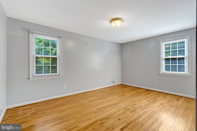 Building Photo - 8916 Braeburn Dr