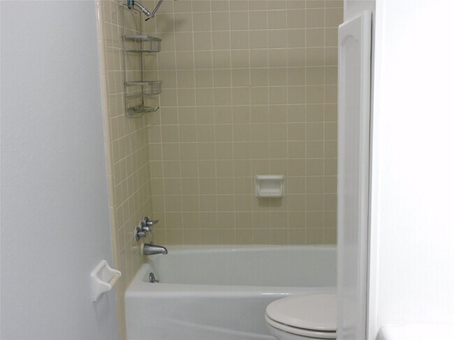 Building Photo - 414 1st St