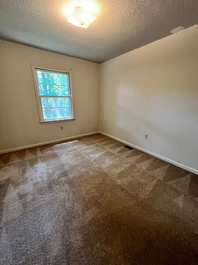 Building Photo - 3BD/ 2BA W Fredericks Street