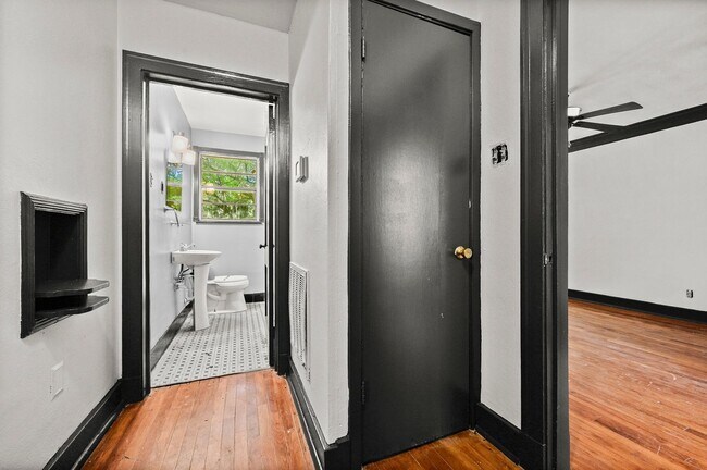 Building Photo - 608 Carol Marie Dr
