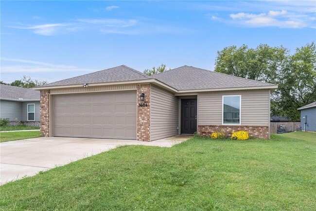 Building Photo - 3604 N Hariet Dr