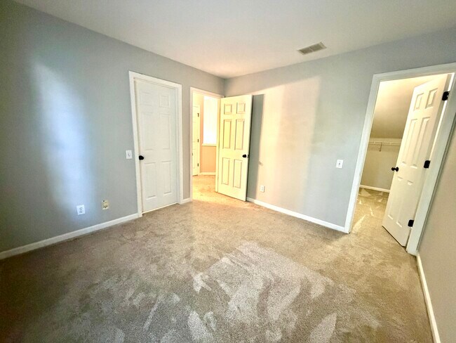 Building Photo - 10208 Roundleaf Dr