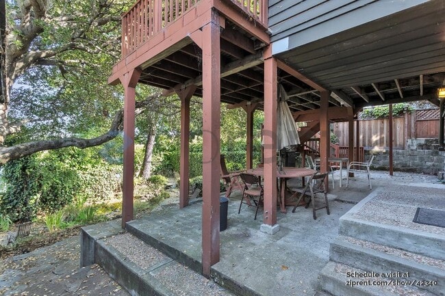 Building Photo - 654 Chetwood St
