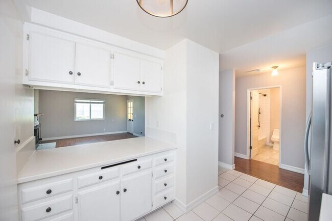 Building Photo - Walk to the Beach