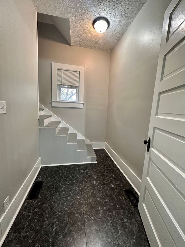 Building Photo - Updated 3-Bedroom Gem with Classic Charm a...