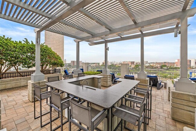 Building Photo - 777 N Ashley Dr