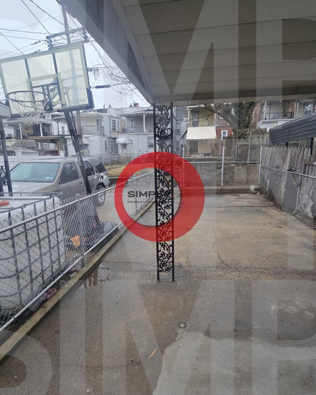 Building Photo - 5 Bedroom 1.5 bath house