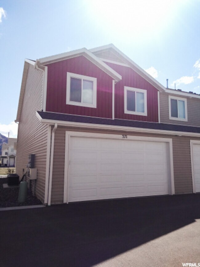 Building Photo - 371 1540 E