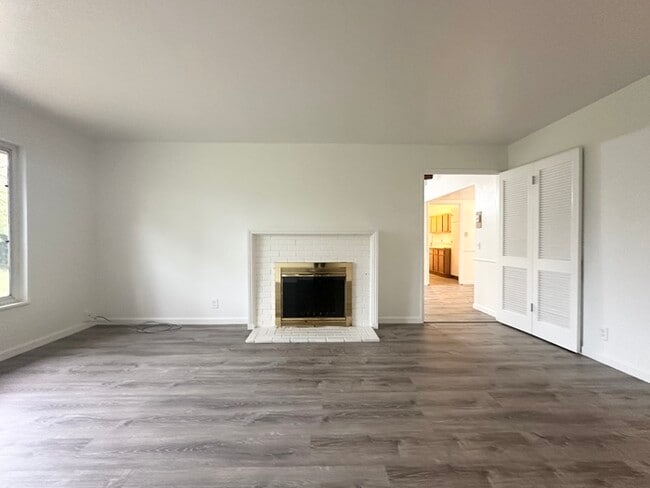 Building Photo - Updated 3 Bedroom 1.5 Bathroom Home in Desirable Arden Park!