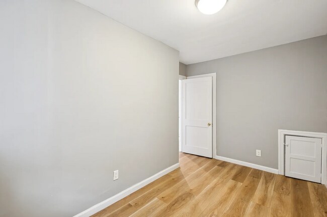 Building Photo - Stylishly Renovated 3-Bedroom Home with Private Patio in Grays Ferry — Accepting ALL PHA voucher ...