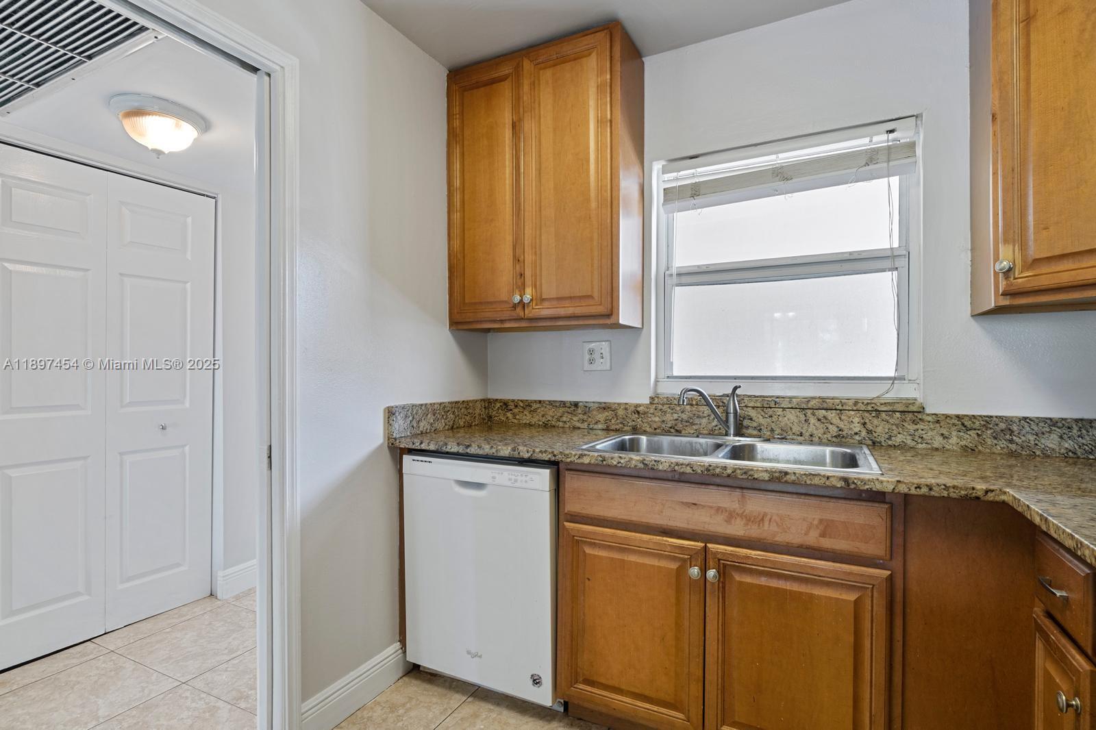 Building Photo - 9451 Evergreen Pl