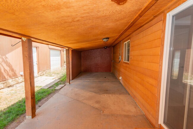 Building Photo - 307 N 3rd St