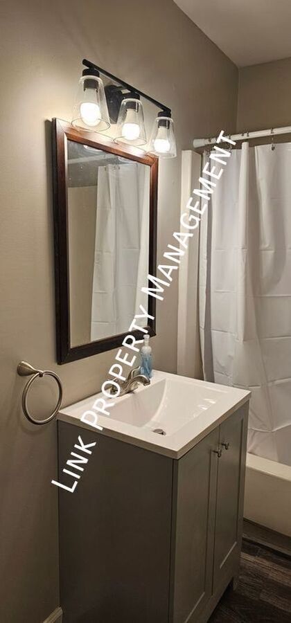 Building Photo - 2310 N Chamberlain Ave