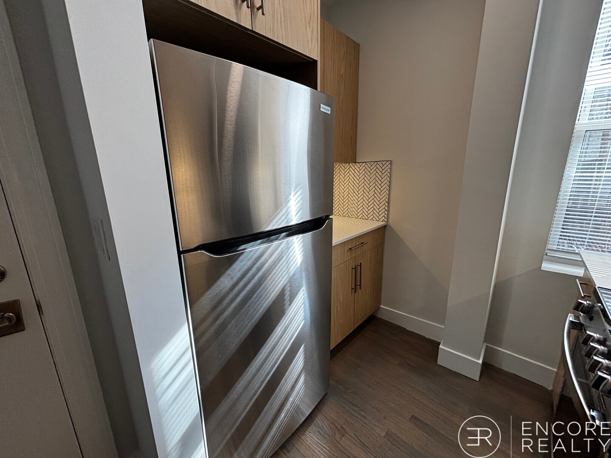 Building Photo - 65 Park Dr