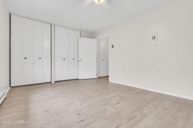 Building Photo - 15 Yorkshire Ct