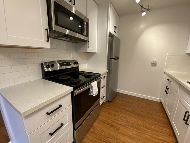 Building Photo - Cozy 1-Bed Retreat Overlooking Bellingham Bay with Utilities Savings!